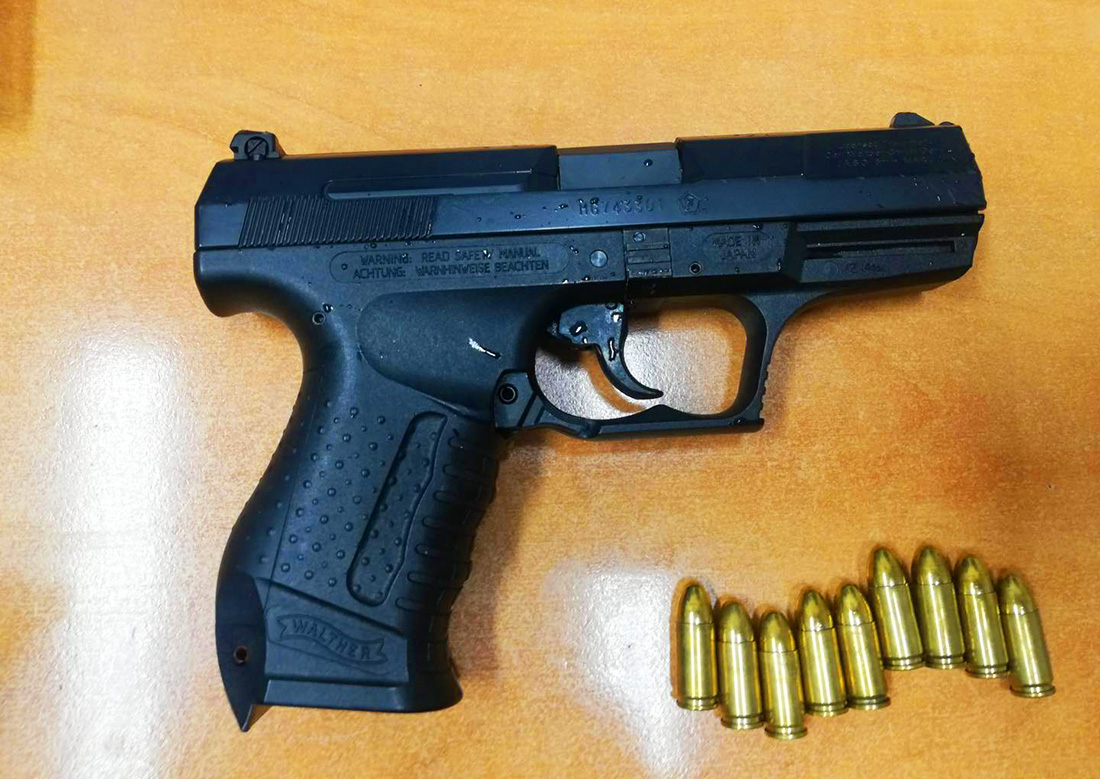 В Праге задержали пьяного иностранца с боевым пистолетом