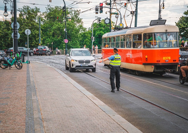 Въезд в центр Праги с нового года хотят сделать платным. Названа стоимость