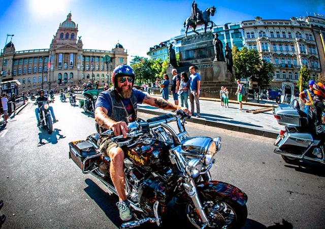 Сегодня в центре Праги состоится масштабный мотопробег Harley-Davidson