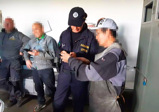 В Чехии нелегал прятался от полиции по делам иностранцев в шкафу