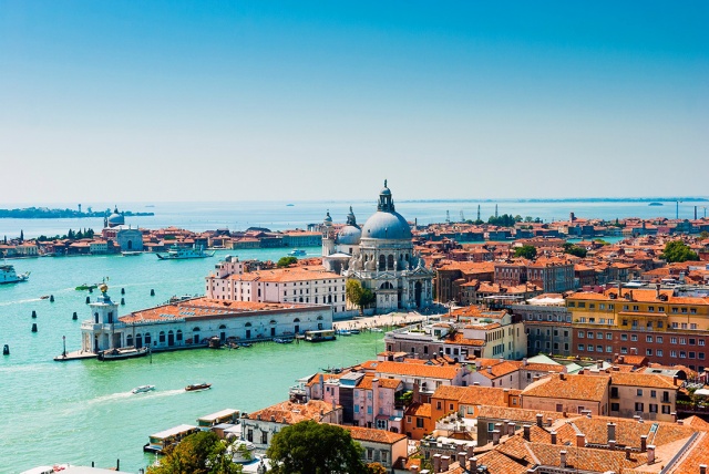 Венеция начнет брать с туристов-однодневок плату за вход в центр города