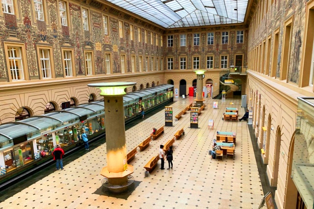 «Чешская почта» выставила на аукцион свое главное здание в центре Праги