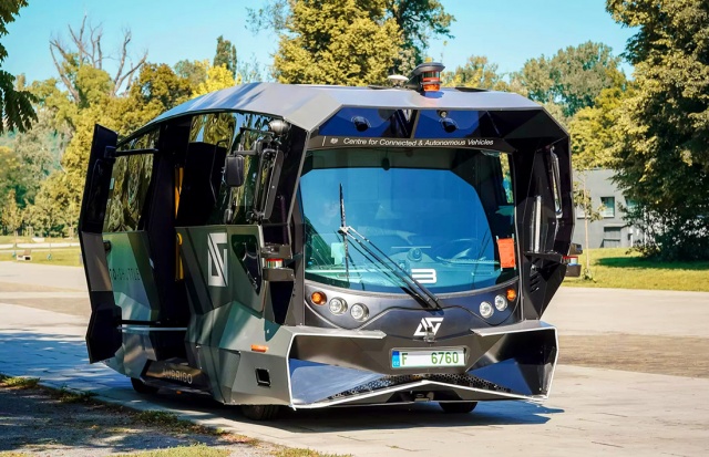 В Праге можно бесплатно прокатиться на автоматическом микроавтобусе