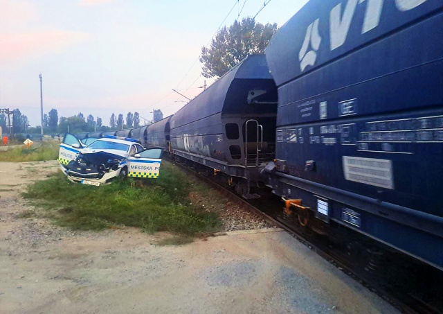 В Чехии поезд столкнулся с полицейским автомобилем