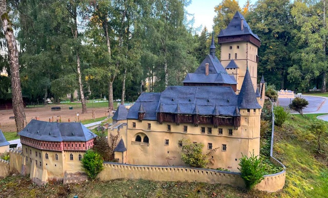 При пожаре в парке миниатюр «Boheminium» пострадала модель Карлштейна