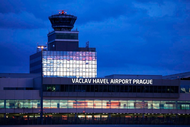 В аэропорту Праги экстренно приземлился пассажирский самолет