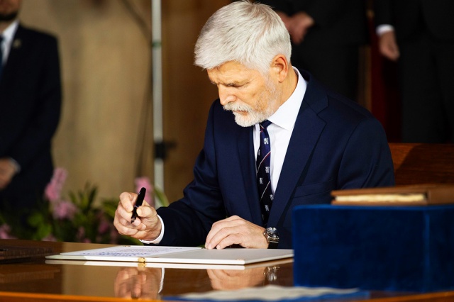 В Чехии продали ручку, которой Петр Павел подписал президентскую присягу
