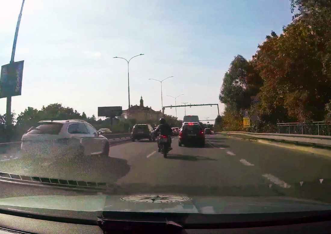 В Праге водитель собрал «фулл-хаус» преступлений: видео 
