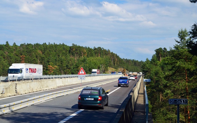 В Чехии перекрыли автомагистраль D1 из-за сообщения о минировании автобуса
