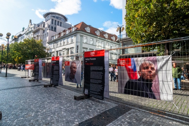 В центре Праги открылась выставка «Лица российского сопротивления»: фото