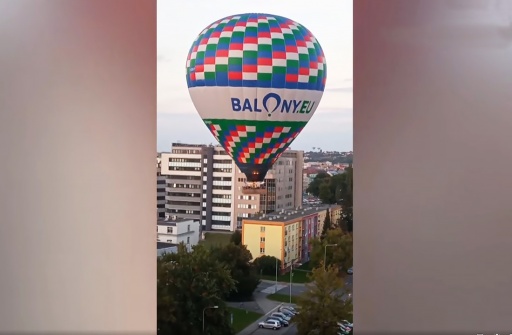 В Чехии воздушный шар с пассажирами едва не разбился, задев здание: видео