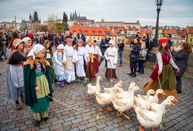 В субботу на Карловом мосту Праги состоится святомартинское шествие