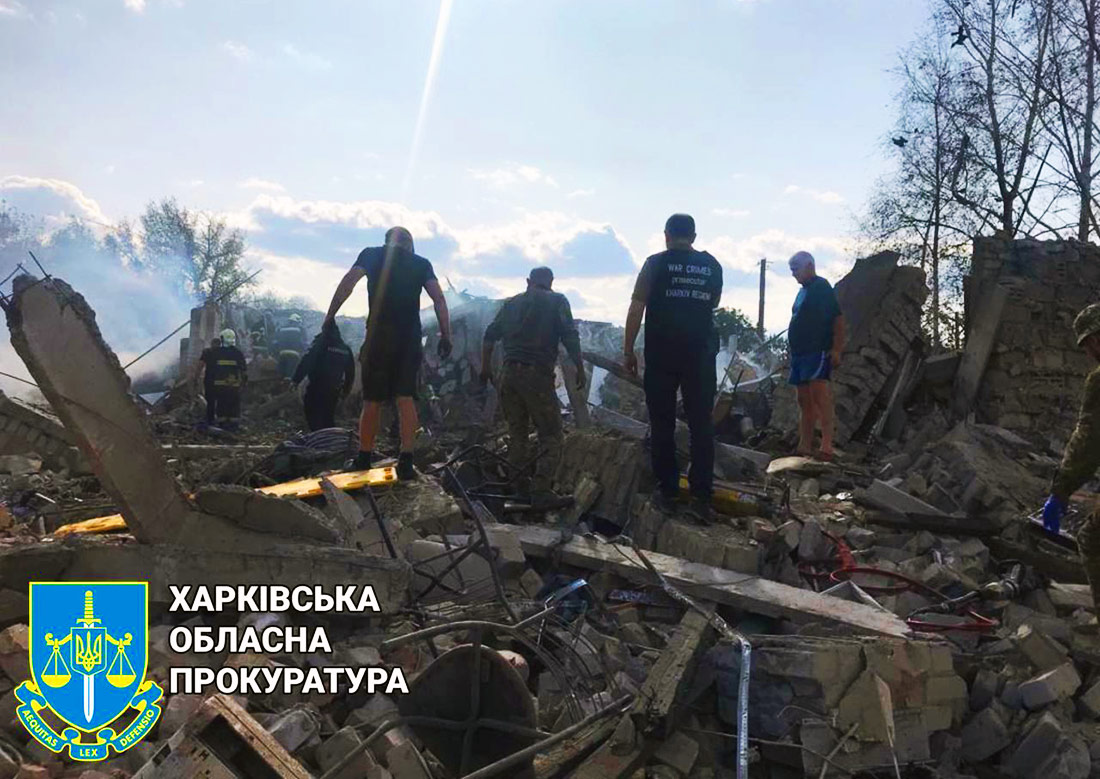Россия обстреляла кафе и магазин в Харьковской области: 50 погибших