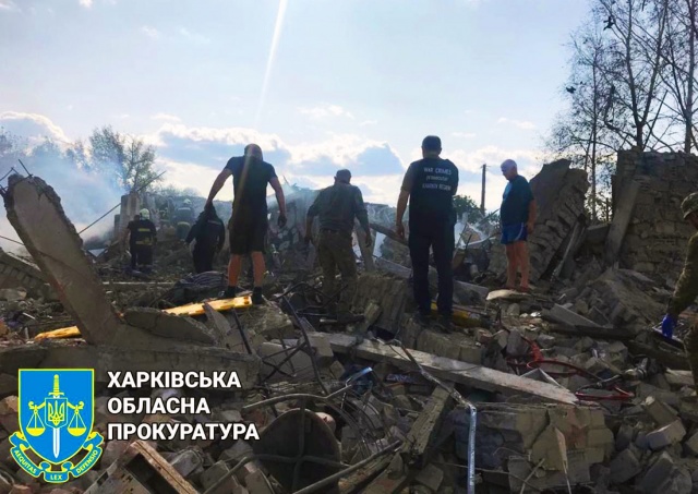 Россия обстреляла кафе и магазин в Харьковской области: 50 погибших
