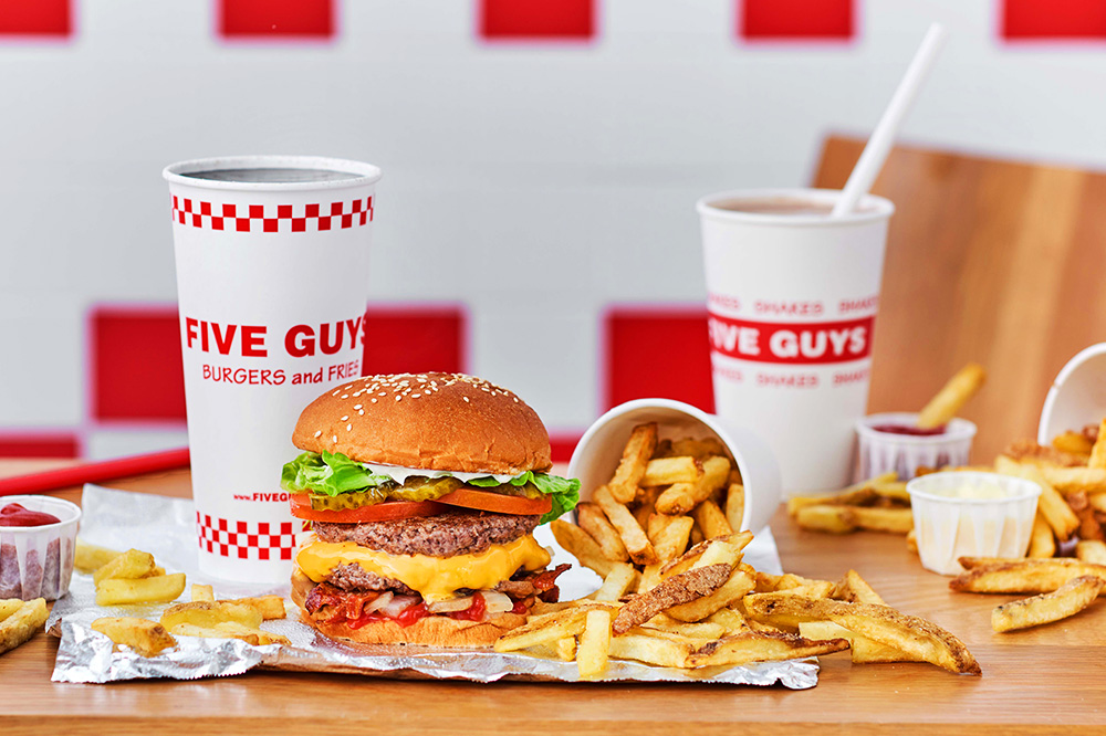 В Праге откроется ресторан американской сети фастфуда Five Guys