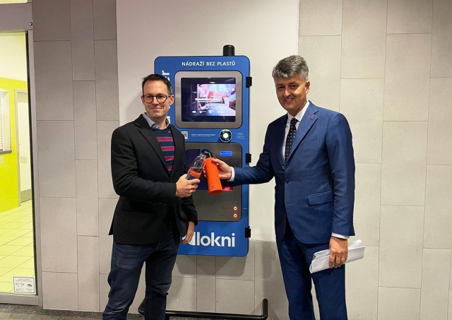 На Главном вокзале Праги установили первый автомат с бесплатной водой