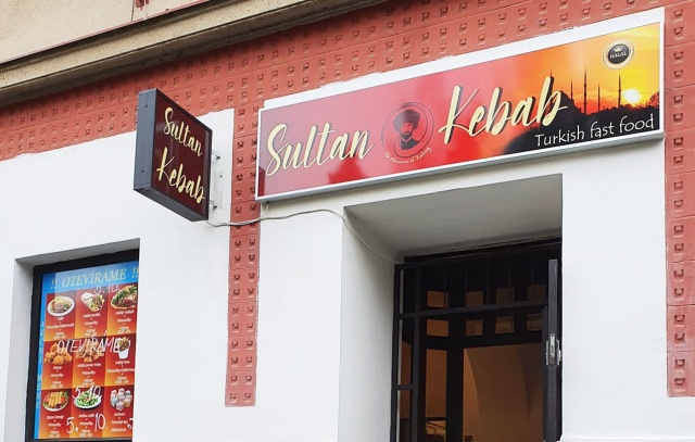 Прокурор закрыл дело об антиеврейских надписях в кебаб-кафе в Пльзене