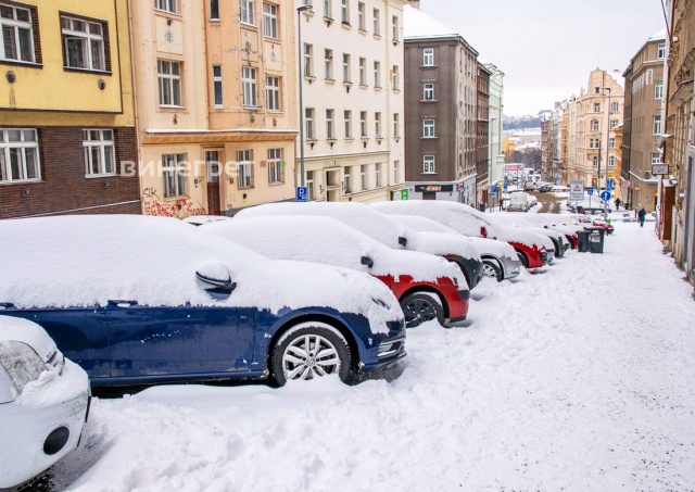 Синоптики продлили и усилили предупреждение о снегопадах в Чехии