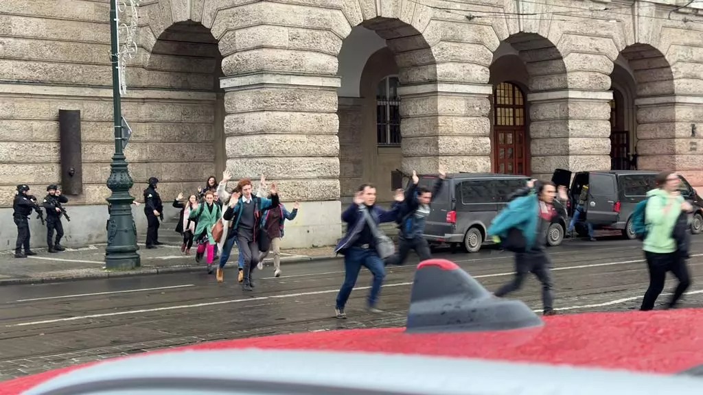 Стрельба в Карловом университете в центре Праги: 14 убитых, 25 раненых