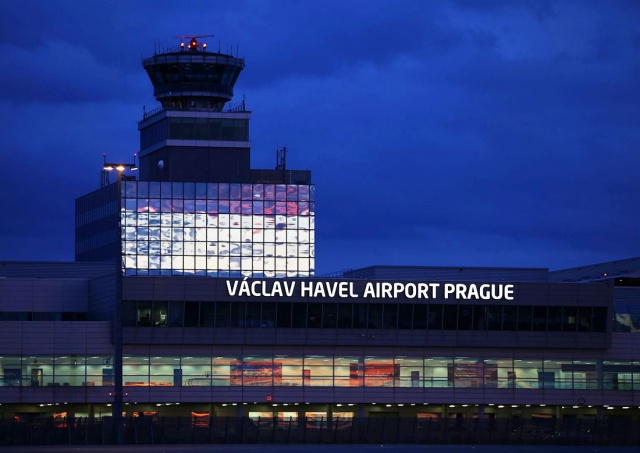 Полиция эвакуировала второй терминал аэропорта Праги из-за сообщения о бомбах