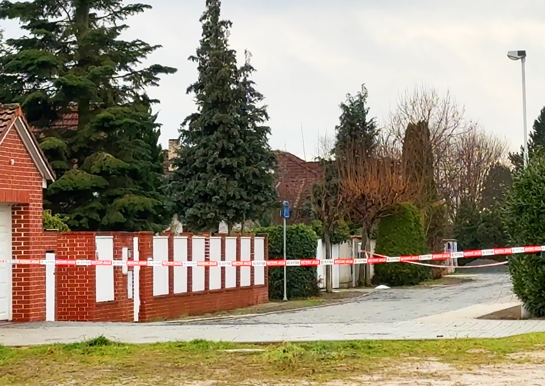 В Праге полиция приехала к мужчине, чтобы забрать в тюрьму. Он запер дверь и застрелился