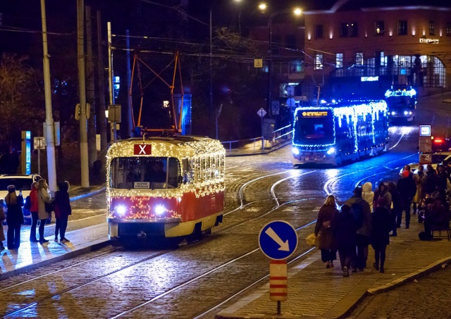 В субботу в Праге состоится парад рождественских трамваев