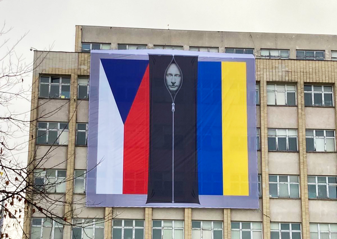Главе МВД Чехии припомнили Путина в мешке для трупов
