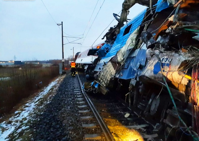В Чехии пассажирский поезд столкнулся с фурой