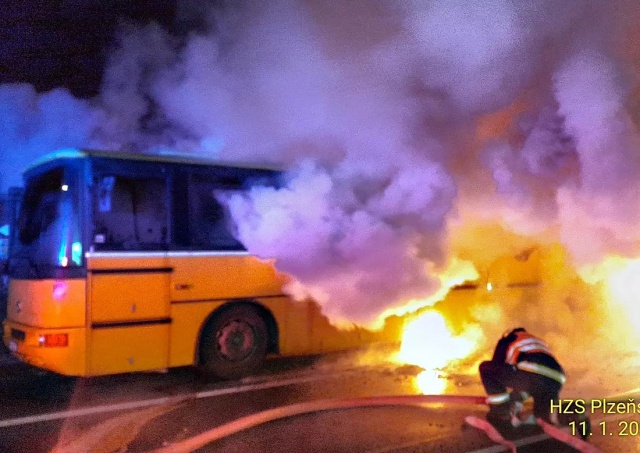 В Чехии во время движения загорелся рейсовый автобус. Водитель был пьян