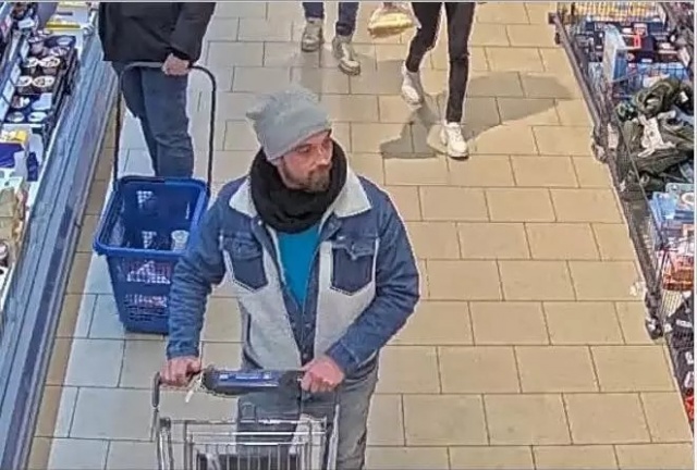 В Чехии мужчина присвоил найденный в магазине бумажник с крупной суммой