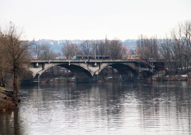 В Праге из-за мороза закрыли Либеньский мост