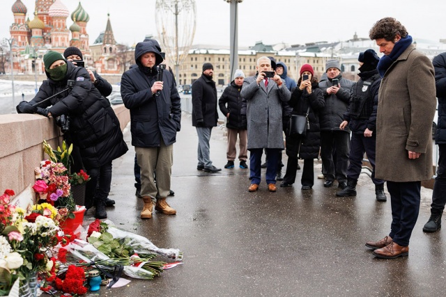 Глава посольства Чехии в Москве возложил цветы к месту убийства Бориса Немцова