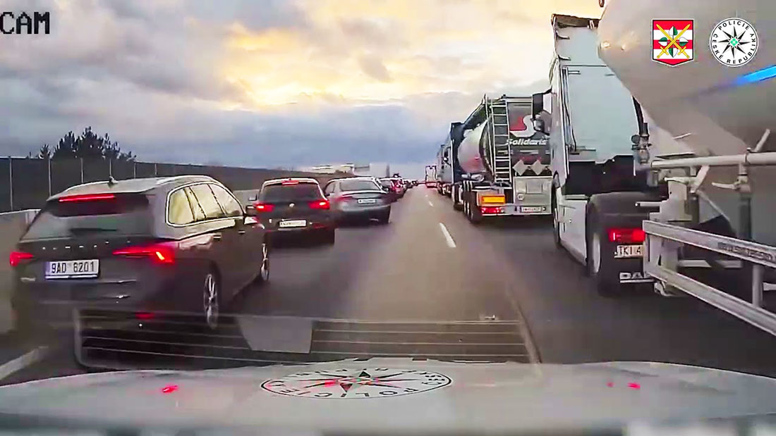 В Чехии полицейские помогли доставить младенца в больницу: видео