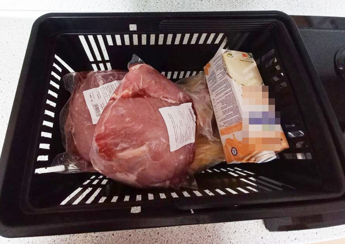 В Чехии вор украл продукты и спрятался от полиции под кроватью
