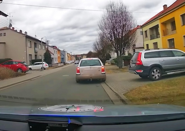 В Чехии пьяный водитель без прав вез в машине четверых детей