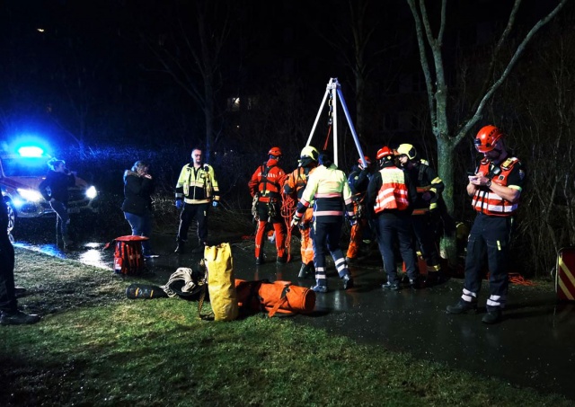 В Праге девушка упала в 15-метровый канализационный колодец