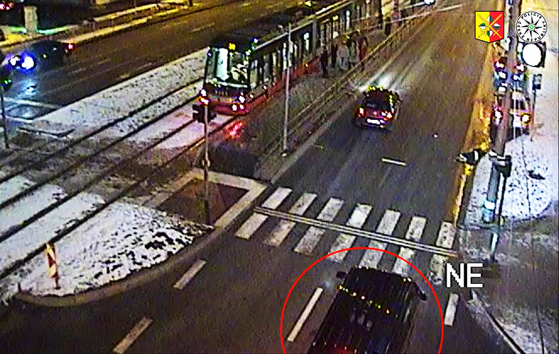Полиция Праги ищет свидетелей серьёзного ДТП: видео