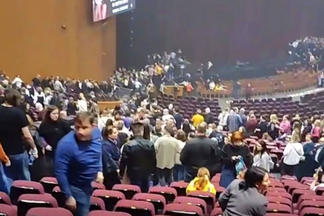 Неизвестные устроили стрельбу в концертном зале под Москвой: десятки убитых