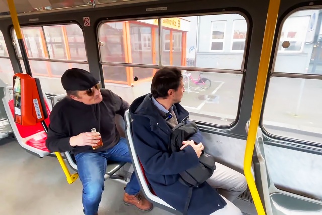 В каких ситуациях пассажирам следует обращаться к водителю трамвая: полезное видео