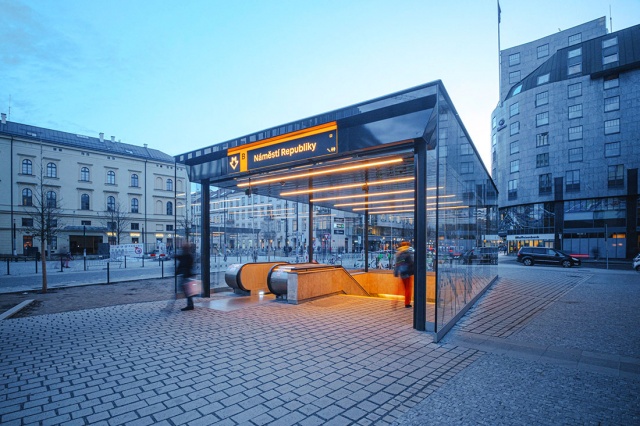 Станция метро Náměstí republiky получила новые входы. Пражане хвалят их дизайн