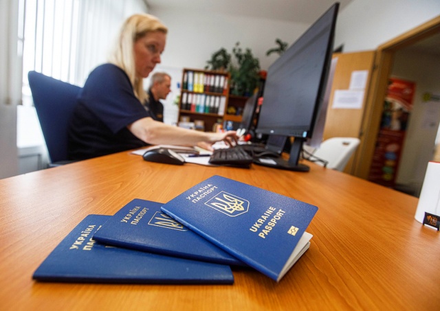 У украинцев остался один день для регистрации на продление визы временной защиты