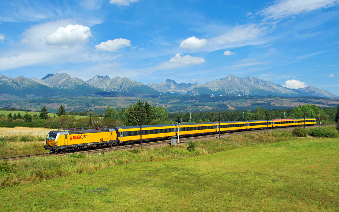 Новим жовтим поїздом з Праги до Чопа