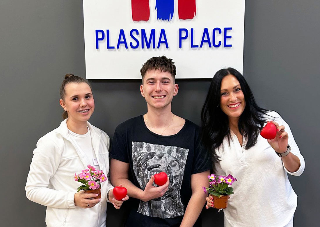 Медсестры PLASMA PLACE с донором