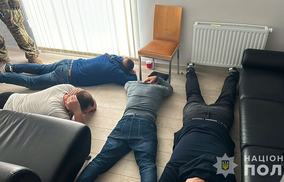 В Одессе задержали чешско-украинскую банду мошенников. Они звонили жителям Чехии и выманивали деньги