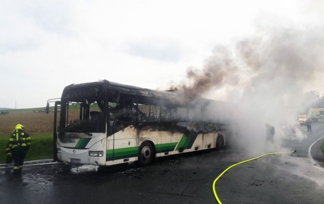В Чехии загорелся автобус, перевозивший детей в театр
