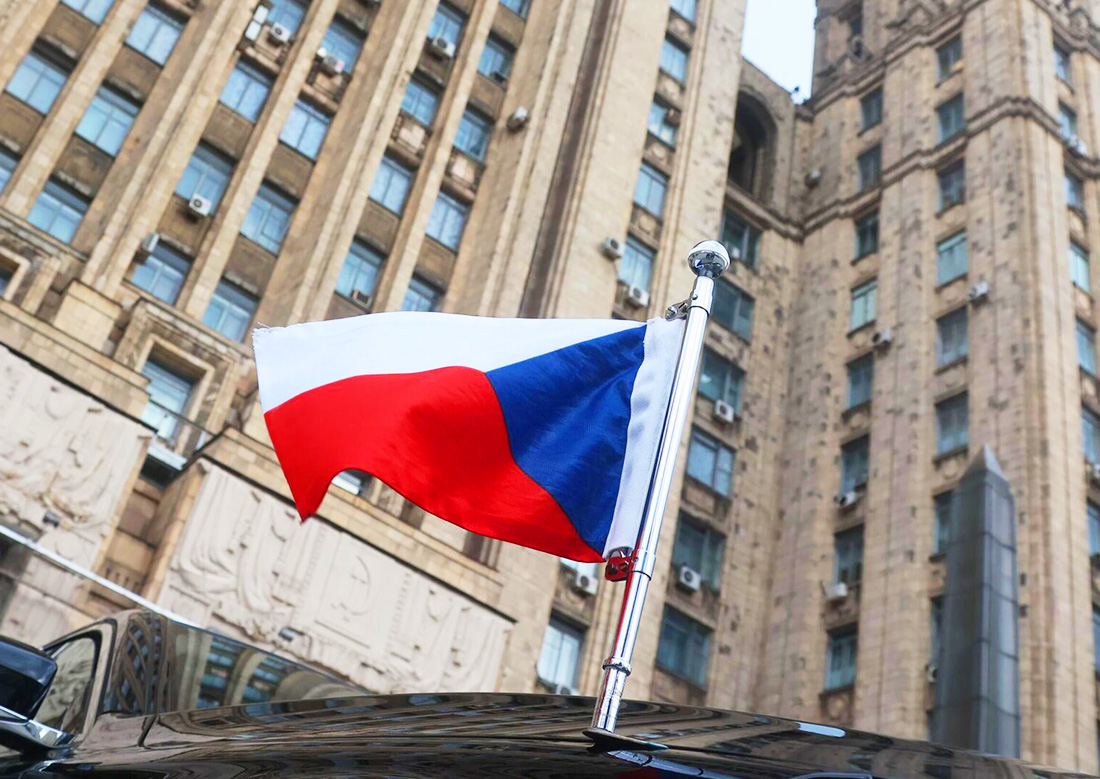 Чехия не будет участвовать в инаугурации Путина и отзовет посла из России