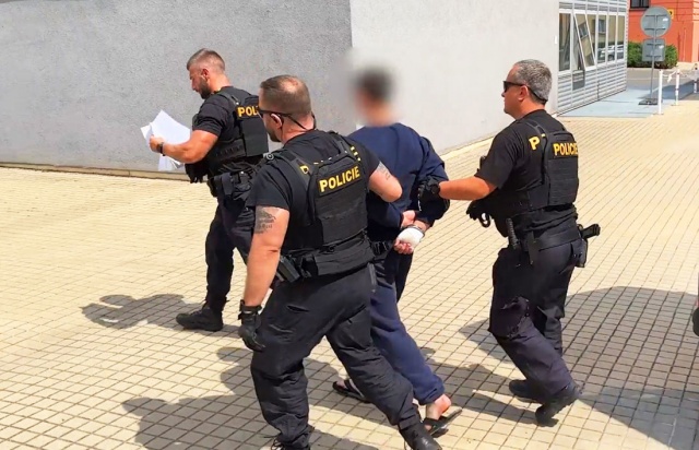 В Праге вынесли приговор 16-летнему иностранцу, который избил и пытался изнасиловать женщину на улице