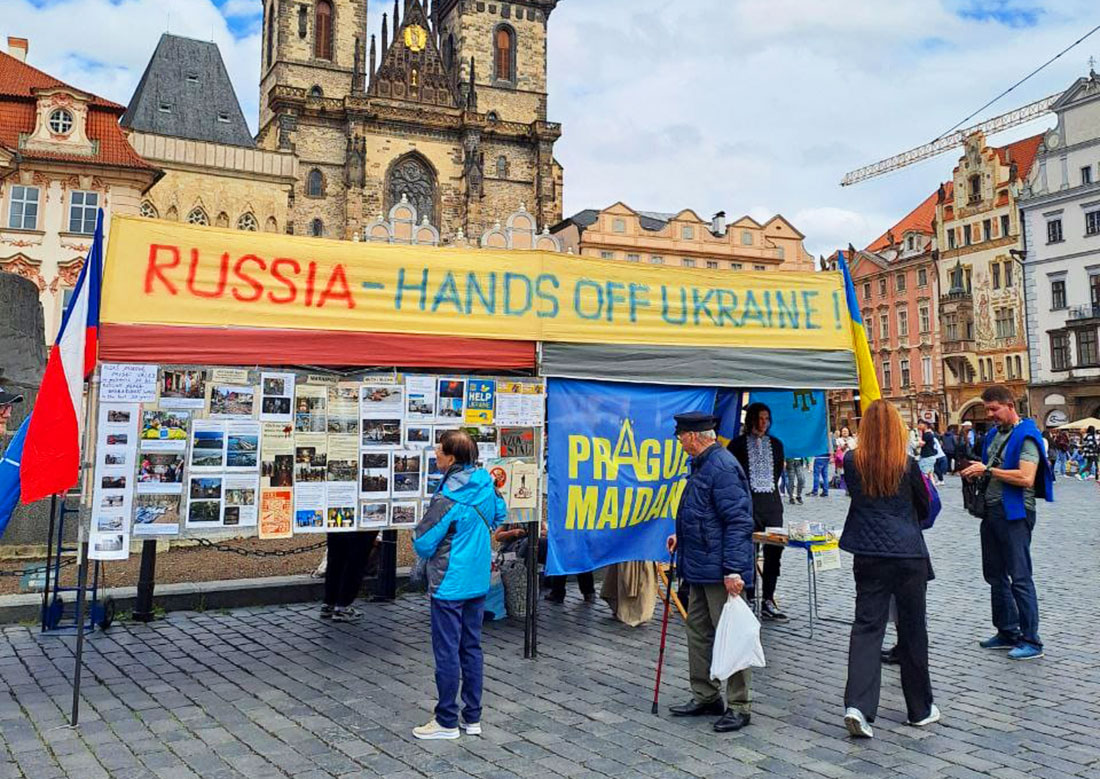 Полиция отпустила иностранцев, задержанных за нападение на украинских волонтеров в центре Праги
