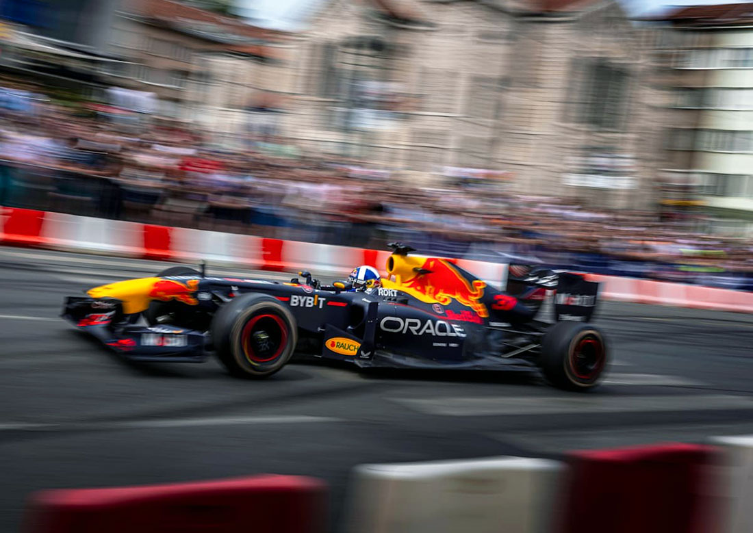 В субботу в Праге состоится Red Bull Showrun: заезд болида «Формулы-1» и гоночное шоу