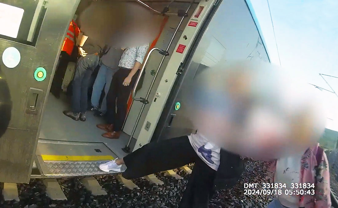 Опубликовано видео первых минут после столкновения поездов в Праге